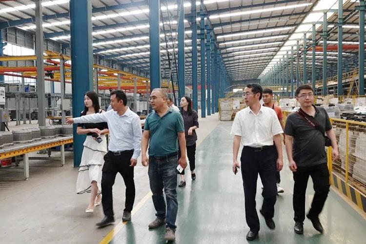 秋高氣爽，和風(fēng)呈祥，熱烈歡迎大眾日報調(diào)研組到正陽集團參觀調(diào)研